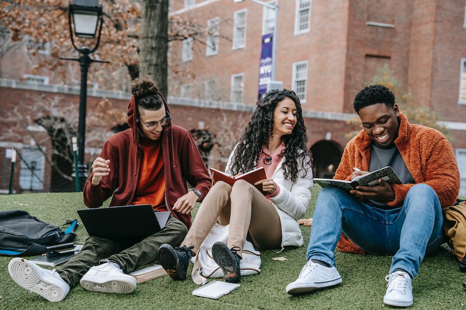 A group of students sitting together and working on college applications.